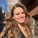 Foto de perfil da professora Sthefany.
